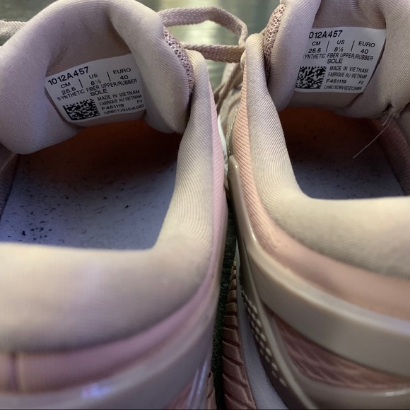 Asics Gel-Kayano 26 in Fawn / Rose Gold Running - Picture 4 of 10